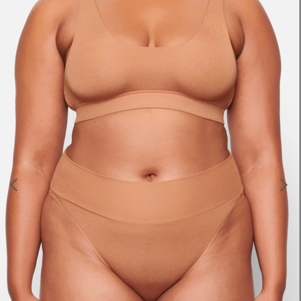 BMWT Skims sleep bralette and sleep brief (x2) in camel